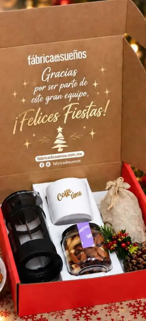 Kit navideño empresarial con prensa francesa, taza, nueces y mensaje de agradecimiento personalizado
