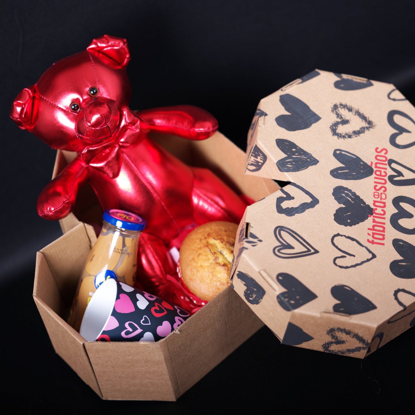 Caja Corazón Osito, taza, muffin y café