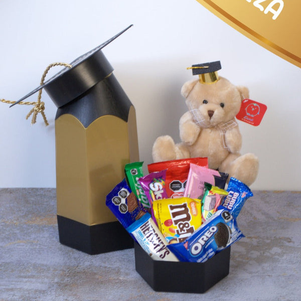 A Estuche Crayón con Osito graduado y Dulces