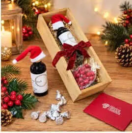 Kit Vino, copa y snack en caja de madera