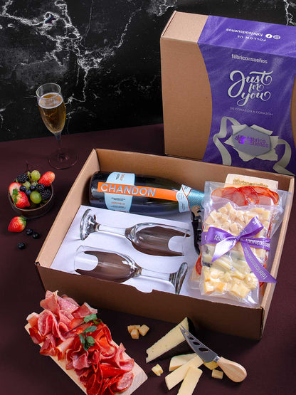 Personaliza Kit Carnes Frías, Quesos Importados y Vino - Grande